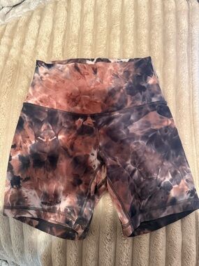 lululemon athletica High-Rise Tie-Dye Athletic Shorts - Rust & Black